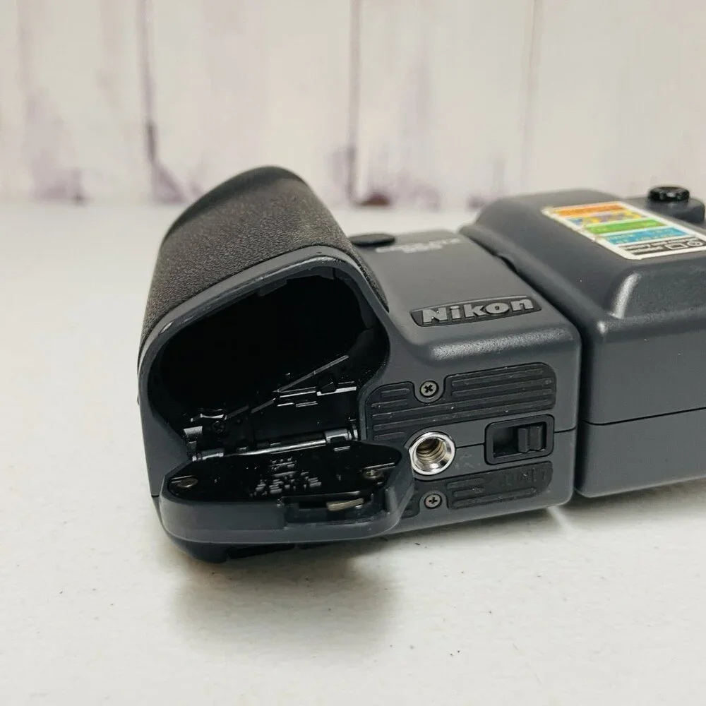 Nikon COOLPIX 995 3.2MP Digital Camera Black